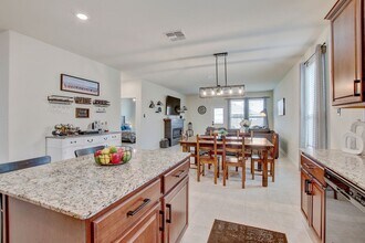 165 Pivot Dr in Taylor, TX - Building Photo - Building Photo