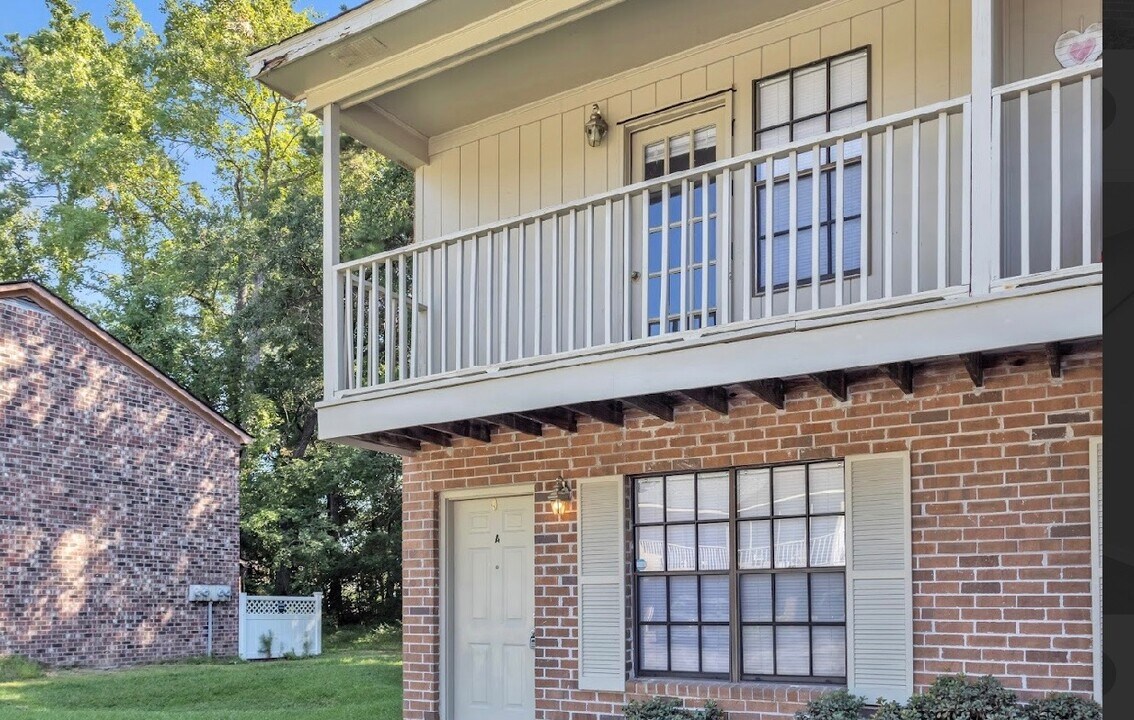 102 Kimeran Ln in Summerville, SC - Building Photo