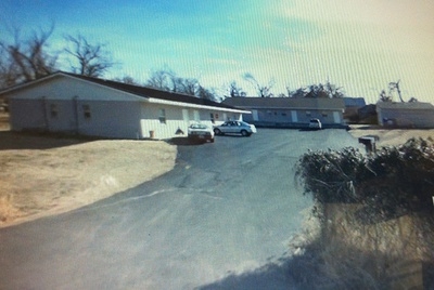 300 W 8th St in Grove, OK - Building Photo