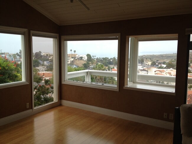105 Avenida del Reposo, Unit OCEANVIEW SC Condo in San Clemente, CA - Building Photo - Building Photo