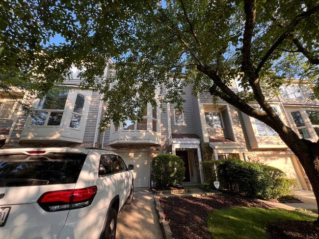 property at 9 Taverngreen Ct