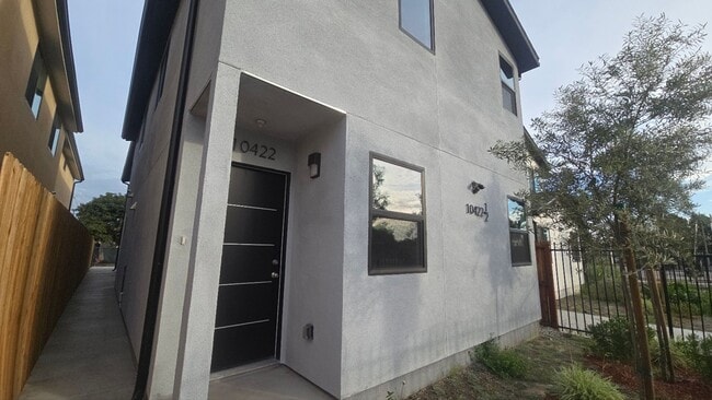 property at 10422 1/2-10422 1/2 Graham Ave