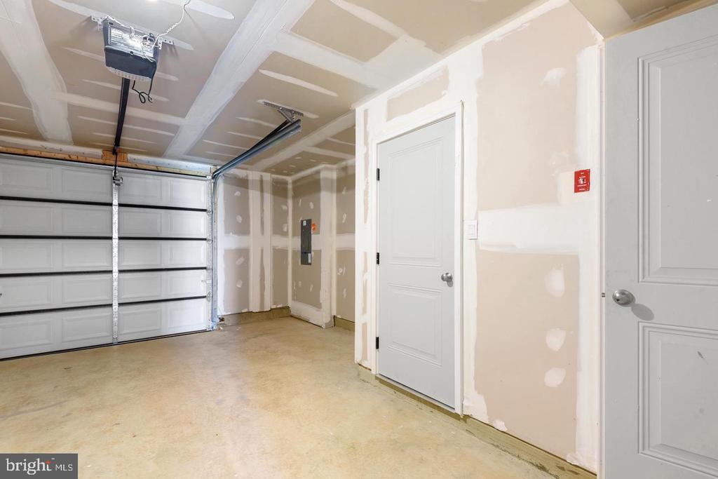 568 Banquet Ln in Frederick, MD - Building Photo