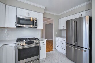 389 Colonial Cir in Geneva, IL - Building Photo - Building Photo