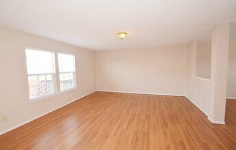 2308 Harvest Moon Dr in Greenwood, IN - Foto de edificio - Building Photo