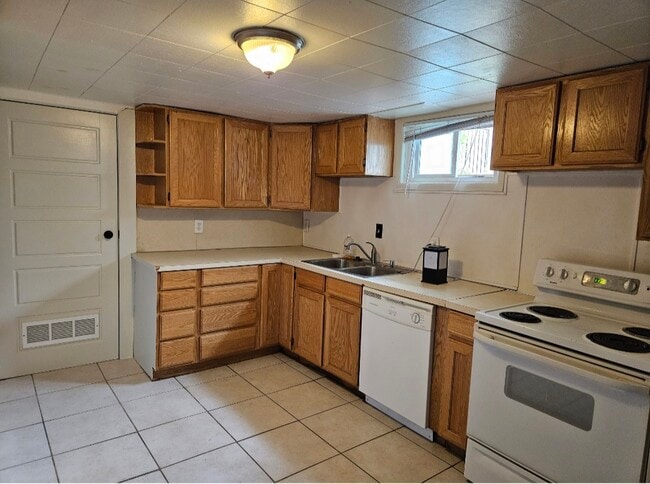 property at 1717 E Woodside Dr