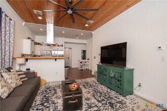 235 Belmont in San Antonio, TX - Building Photo - Building Photo