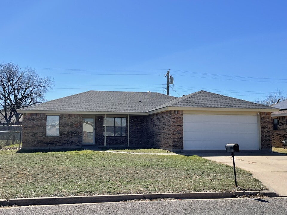 613 Van Zandt St in San Angelo, TX - Building Photo