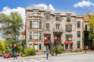 372-376 Sherbrooke Rue E in Montréal, QC - Building Photo - Building Photo