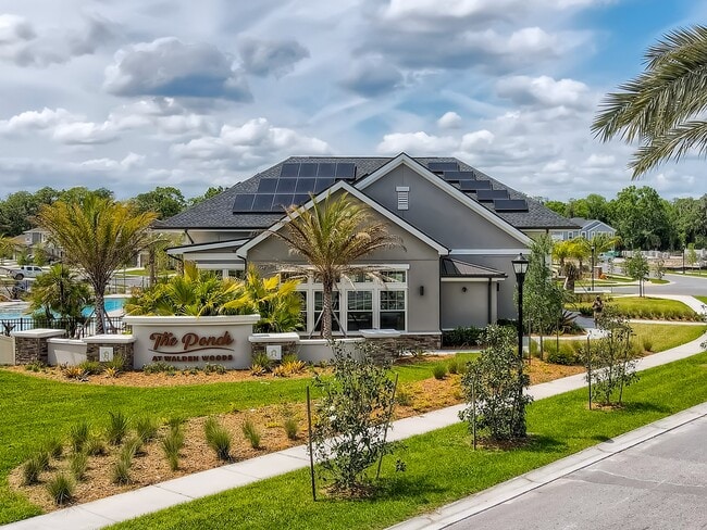 2107 Saffron Walden Dr in Plant City, FL - Building Photo - Building Photo