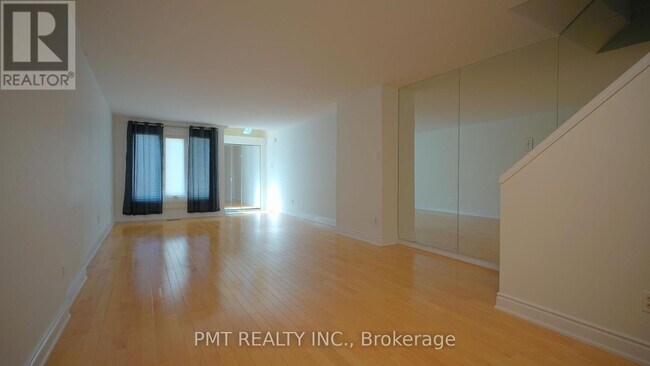 597 Roehampton Ave in Toronto, ON - Building Photo - Building Photo