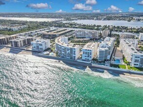 3581 S Ocean Blvd in South Palm Beach, FL - Building Photo - Building Photo