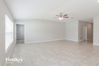 10621 Standing Stone Dr in Wimauma, FL - Foto de edificio - Building Photo