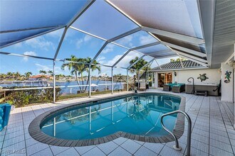 2102 SE 10th Pl in Cape Coral, FL - Building Photo - Building Photo