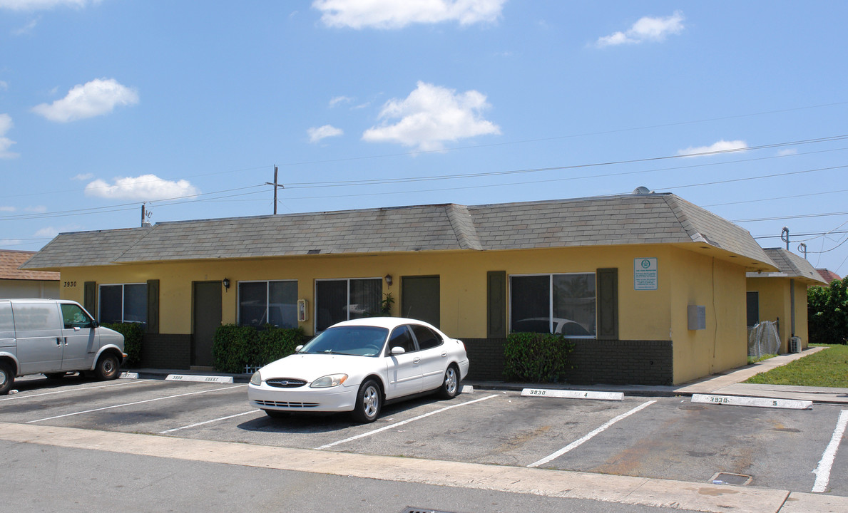 3930 NW 31st Ter in Lauderdale Lakes, FL - Building Photo