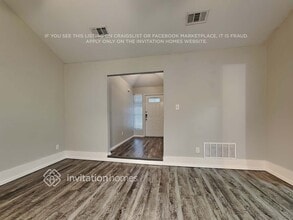 717 Lynne Ln in Burleson, TX - Foto de edificio - Building Photo