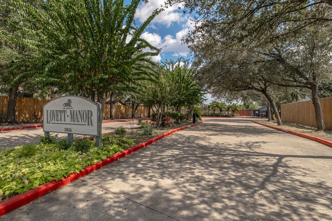 Lovett Manor in Houston, TX - Building Photo - Building Photo