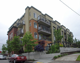 Woodland Park Inn in Seattle, WA - Foto de edificio - Building Photo