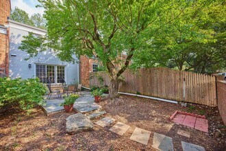 1162 Wimbledon Dr in McLean, VA - Building Photo - Building Photo