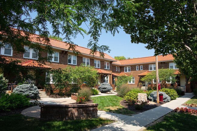 The Courtyard in Omaha, NE - Building Photo - Building Photo