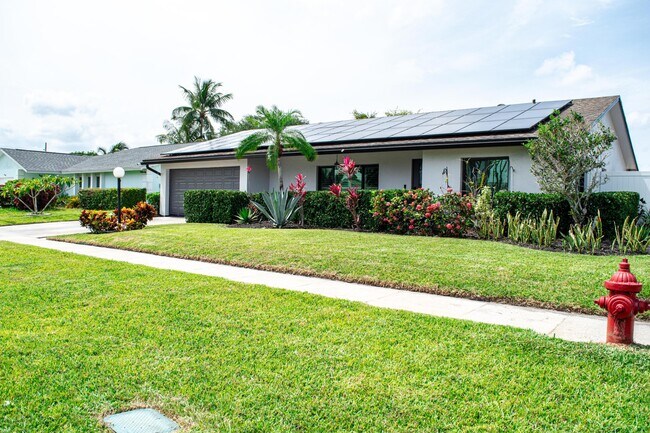 5432 Sandhurst Cir S in Greenacres, FL - Building Photo - Building Photo