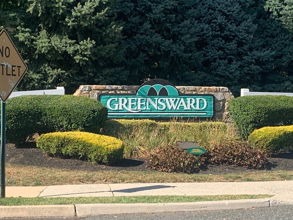30 Greensward Ln in Cherry Hill Township, NJ - Building Photo