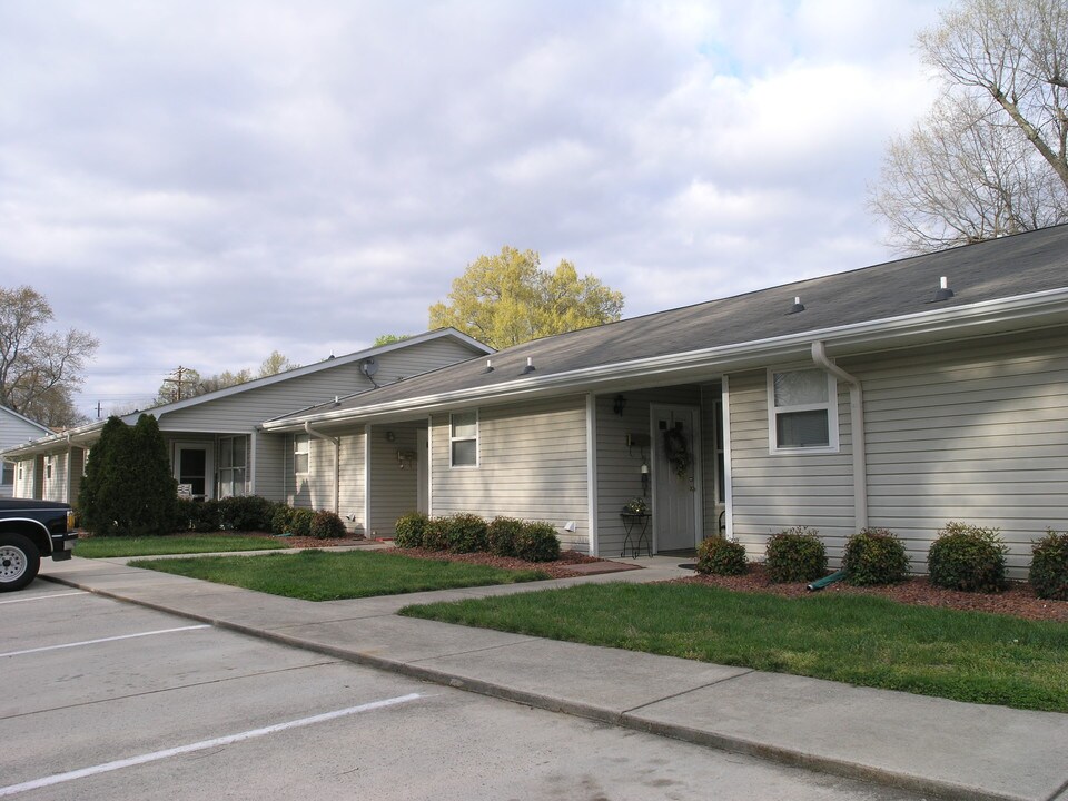 Highland Apartments in Mooresville, NC - Building Photo