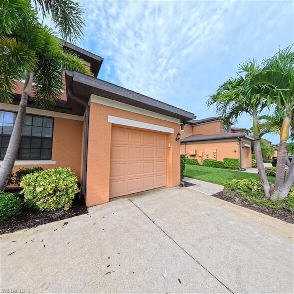 3772 Pino Vista Way in Estero, FL - Foto de edificio - Building Photo