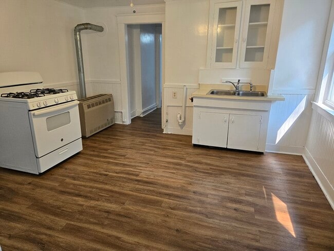 18 Windsor Ct in Southbridge, MA - Building Photo - Building Photo