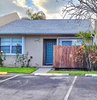 842 Banks Rd in Coconut Creek, FL - Building Photo