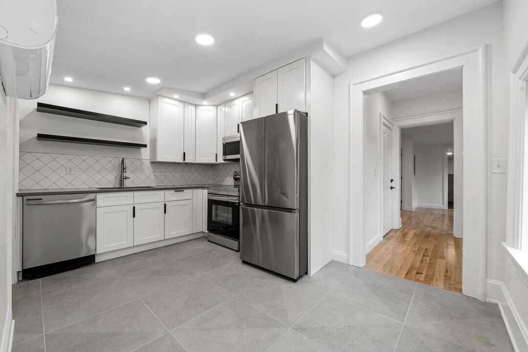 1121 Dayton St in Cincinnati, OH - Building Photo