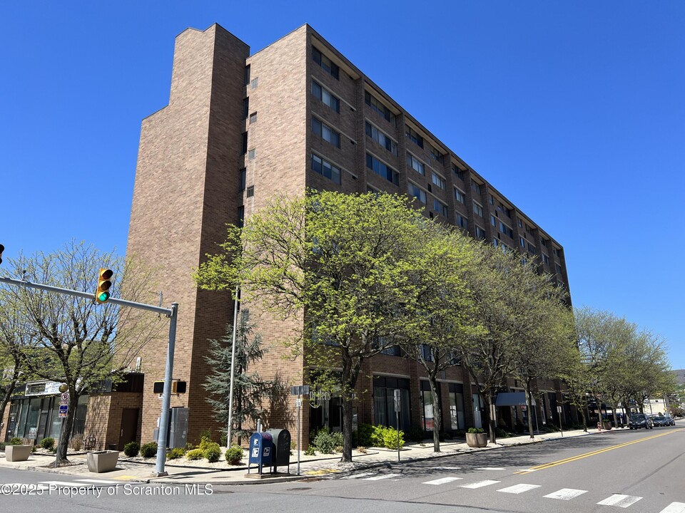 220 Linden St in Scranton, PA - Building Photo