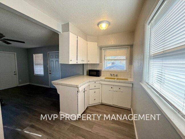 444 Dodge Ave in Oakdale, CA - Building Photo - Building Photo