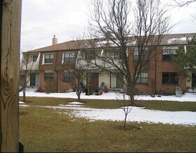 3405 Wellington Ct in Hillsborough, NJ - Building Photo - Building Photo