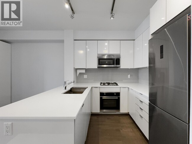 10011 River Dr in Richmond, BC - Building Photo - Building Photo