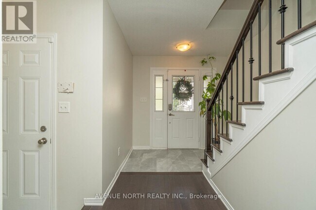 103 Osnabrook Private in Ottawa, ON - Building Photo - Building Photo
