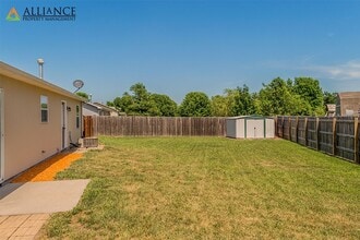 3884 Fox Ridge Dr in Manhattan, KS - Building Photo - Building Photo