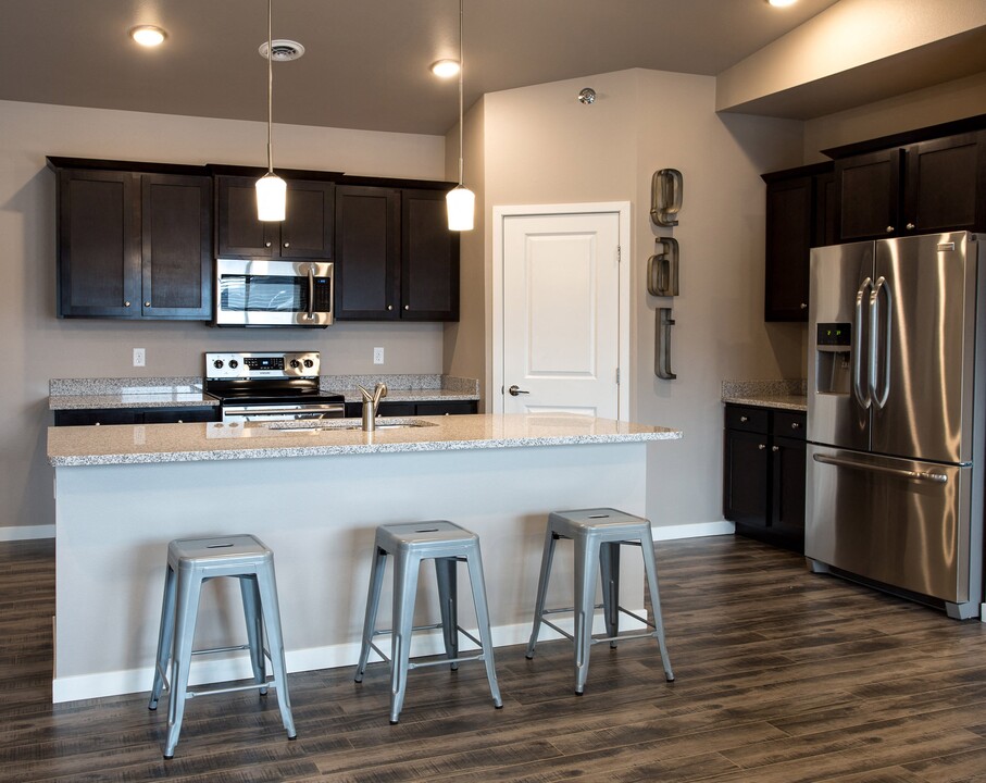 Shadow Crest - Luxury Townhomes in Fargo, ND - Foto de edificio