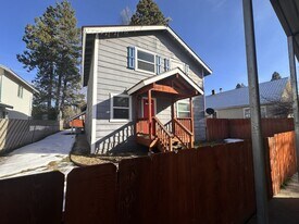 108 Elm St in Westwood, CA - Building Photo