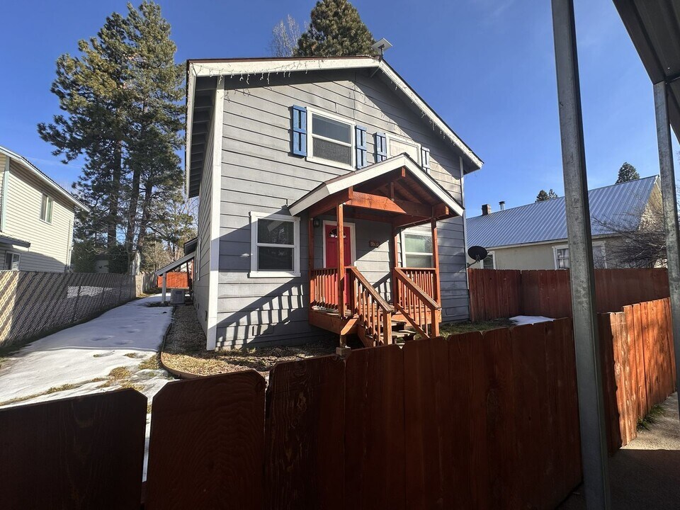 108 Elm St in Westwood, CA - Building Photo