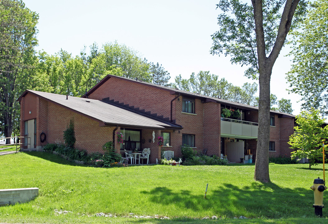 Brookside Apartments in Uxbridge, ON - Building Photo