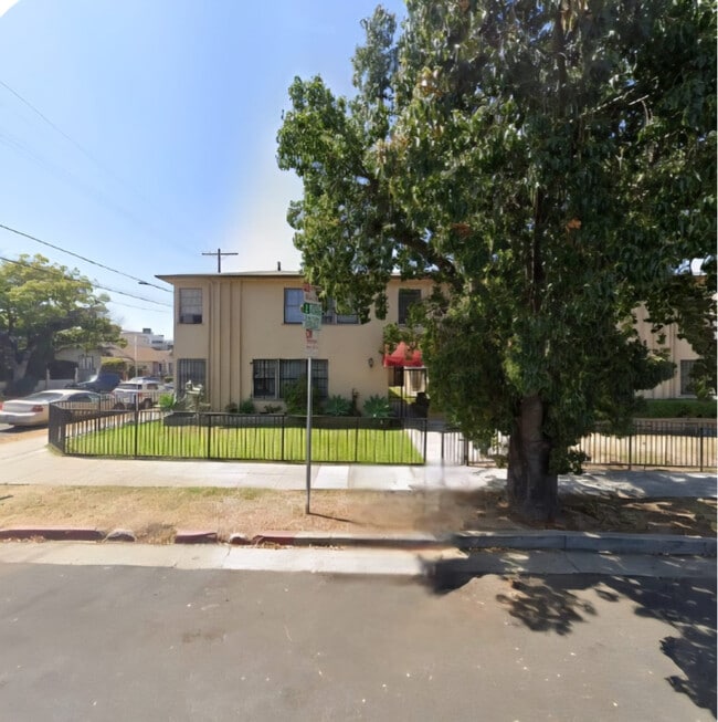 5404 La Mirada Ave in Los Angeles, CA - Building Photo - Building Photo