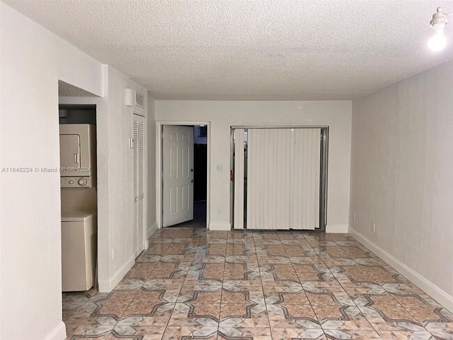 15458 SW 85th Ln in Miami, FL - Building Photo - Building Photo