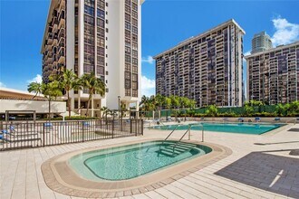 1925 Brickell Ave in Miami, FL - Building Photo - Building Photo