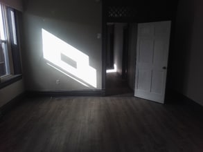 5803 S Broadway, Unit 2nd floor in St. Louis, MO - Foto de edificio - Building Photo