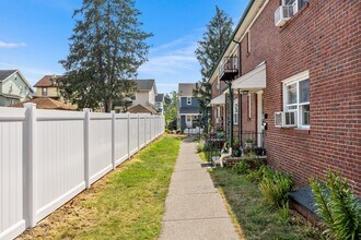 48 E Main St in Bogota, NJ - Foto de edificio - Building Photo