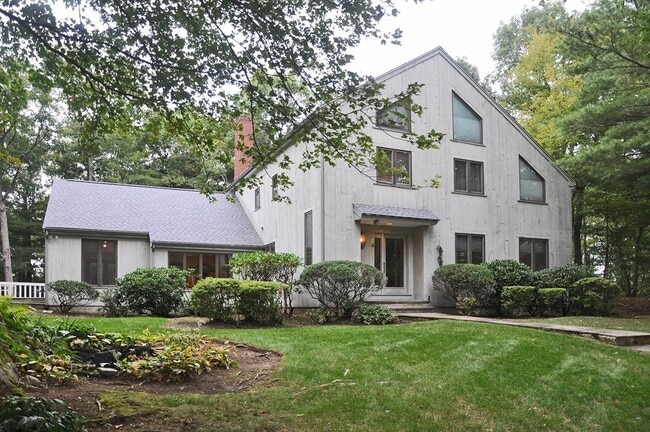 property at 4 Crestview Ln