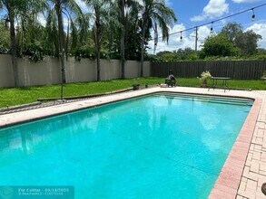 10769 Nashville Dr in Hollywood, FL - Building Photo - Building Photo