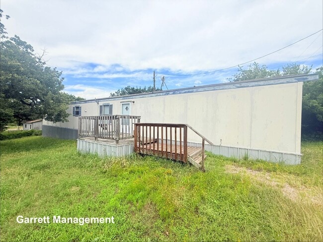 property at 916 Iroquois Dr