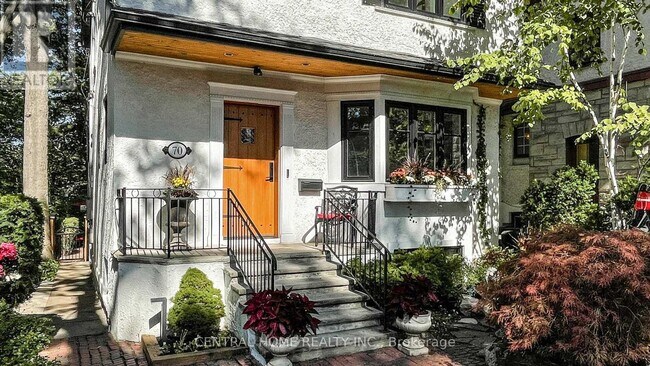 70 Pine Crescent in Toronto, ON - Building Photo - Building Photo